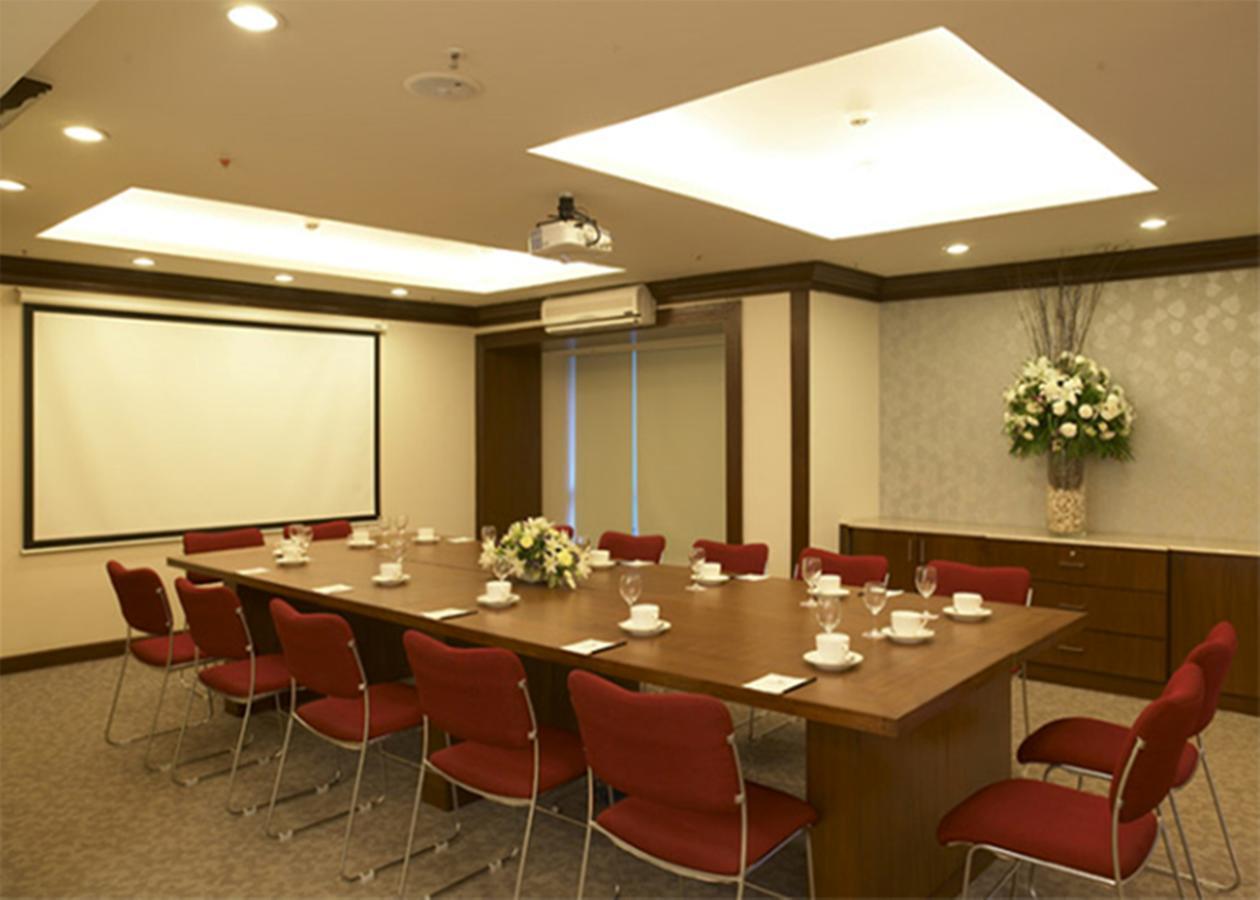 Royal Orchid Suites Whitefield Bangalore Exteriör bild