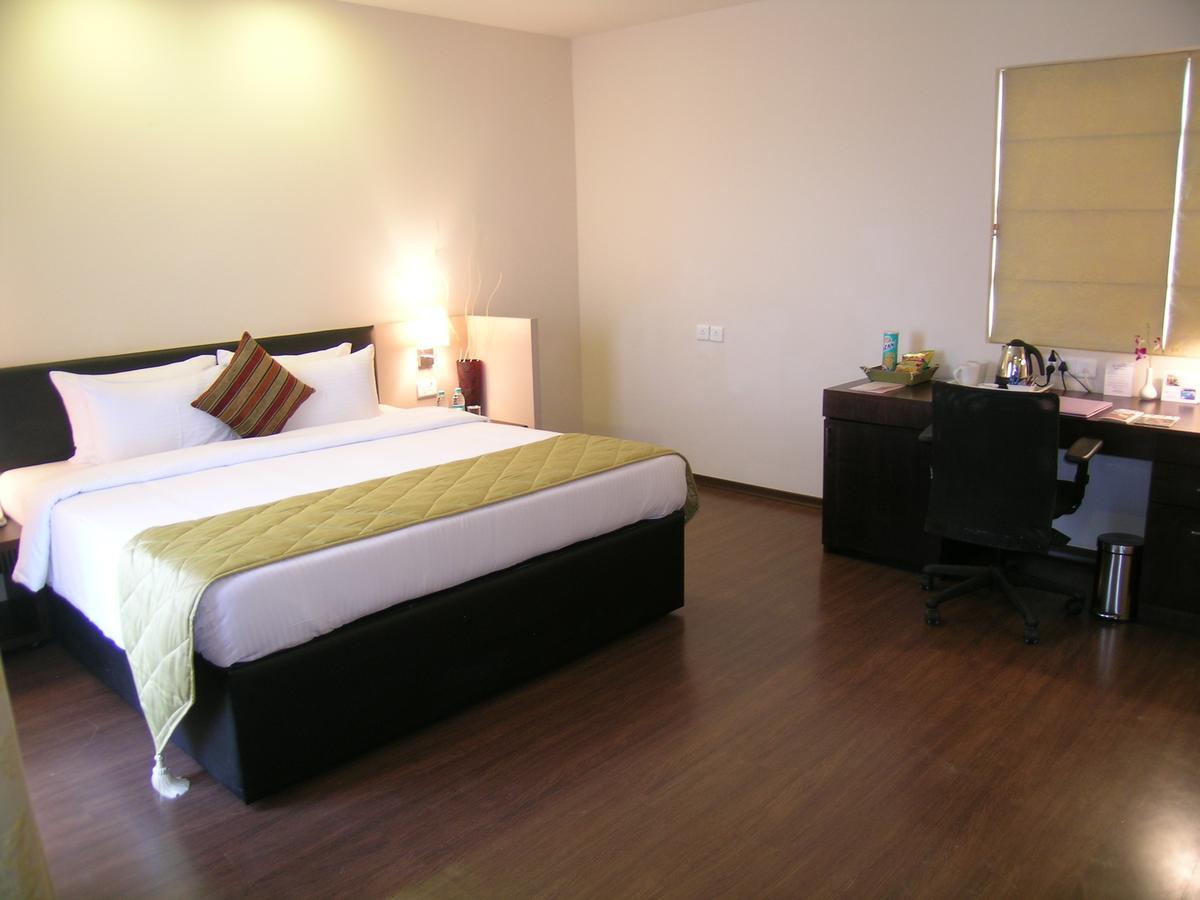 Royal Orchid Suites Whitefield Bangalore Exteriör bild