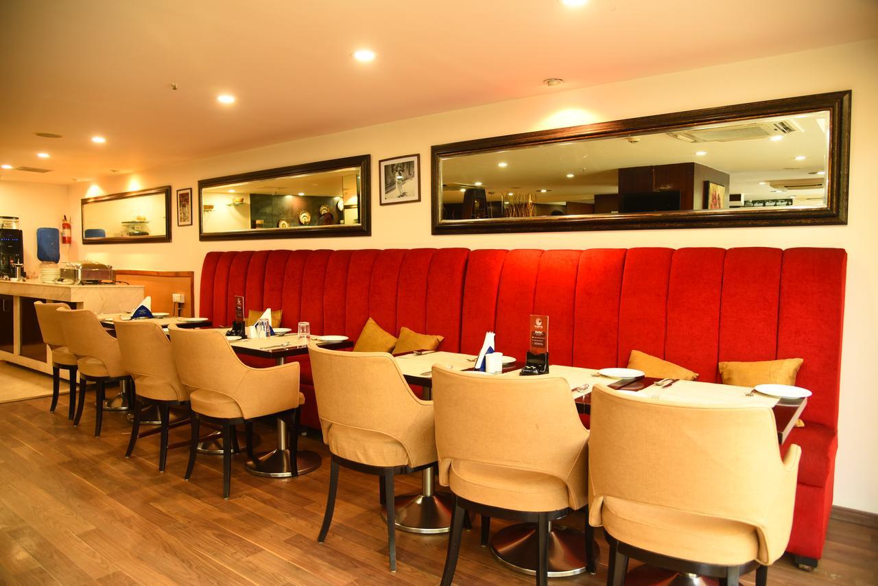 Royal Orchid Suites Whitefield Bangalore Exteriör bild
