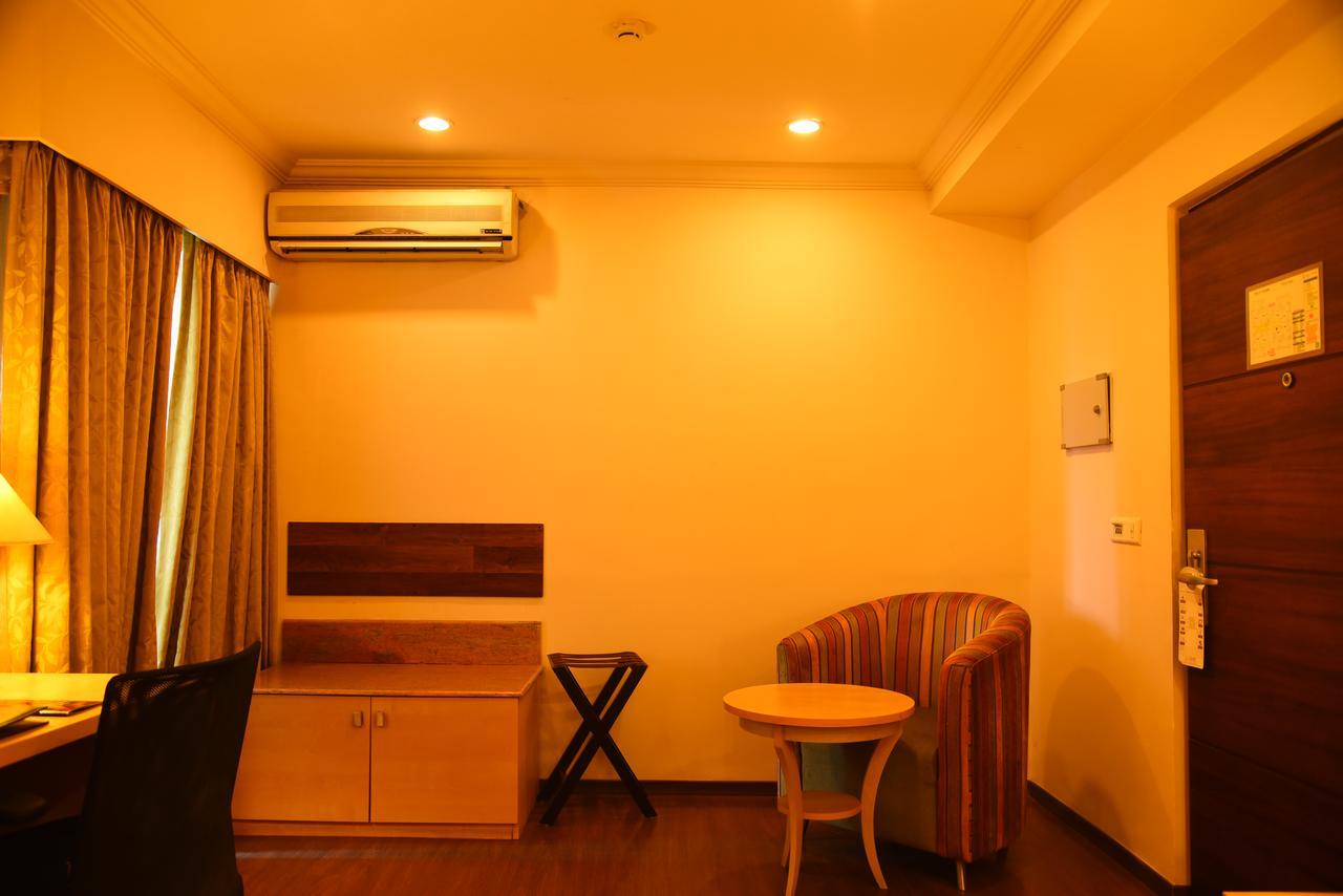 Royal Orchid Suites Whitefield Bangalore Exteriör bild
