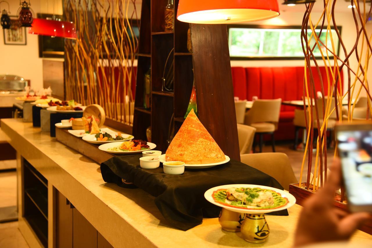 Royal Orchid Suites Whitefield Bangalore Exteriör bild